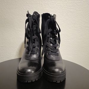 Steve Madden | Lace-Up Black Bootie | Size 6M